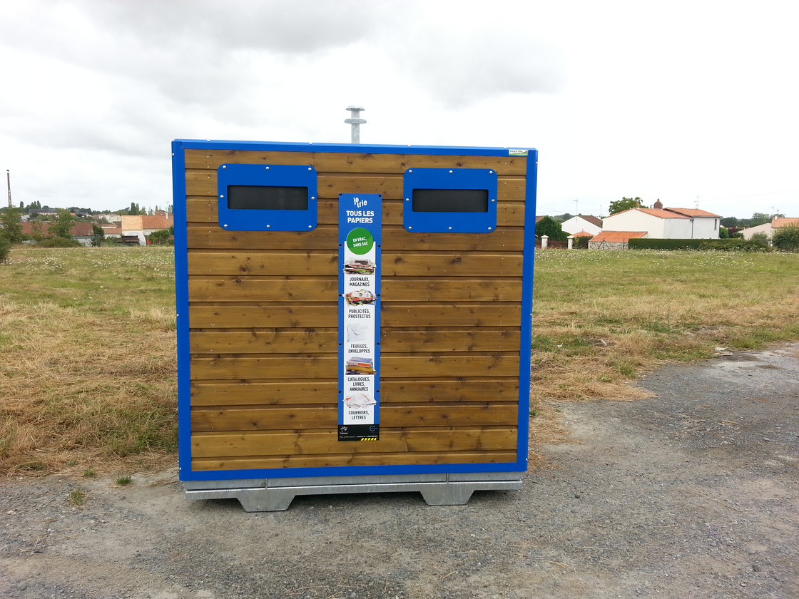 conteneur bois- Grenoble - papier laqué et lasuré